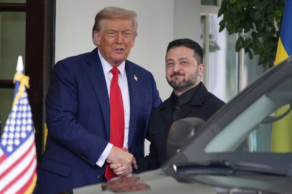 President Donald Trump, left, greets Ukraine's President Volodymyr Zelenskyy as he arrives at the White House, Monday, Aug. 18, 2025, in Washington. (AP Photo/Alex Brandon)