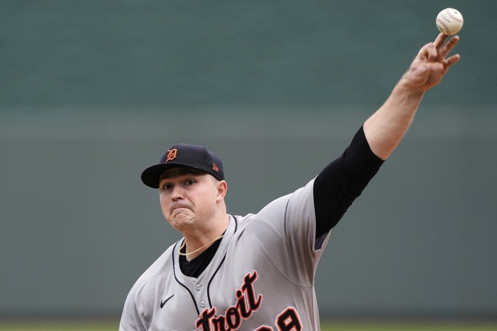 Detroit Tigers starting pitcher Tarik Skubal throws during the first inning of a baseball game against the Kansas City Royals, Sunday, Aug. 31, 2025, in Kansas City, Mo. (AP Photo/Charlie Riedel)