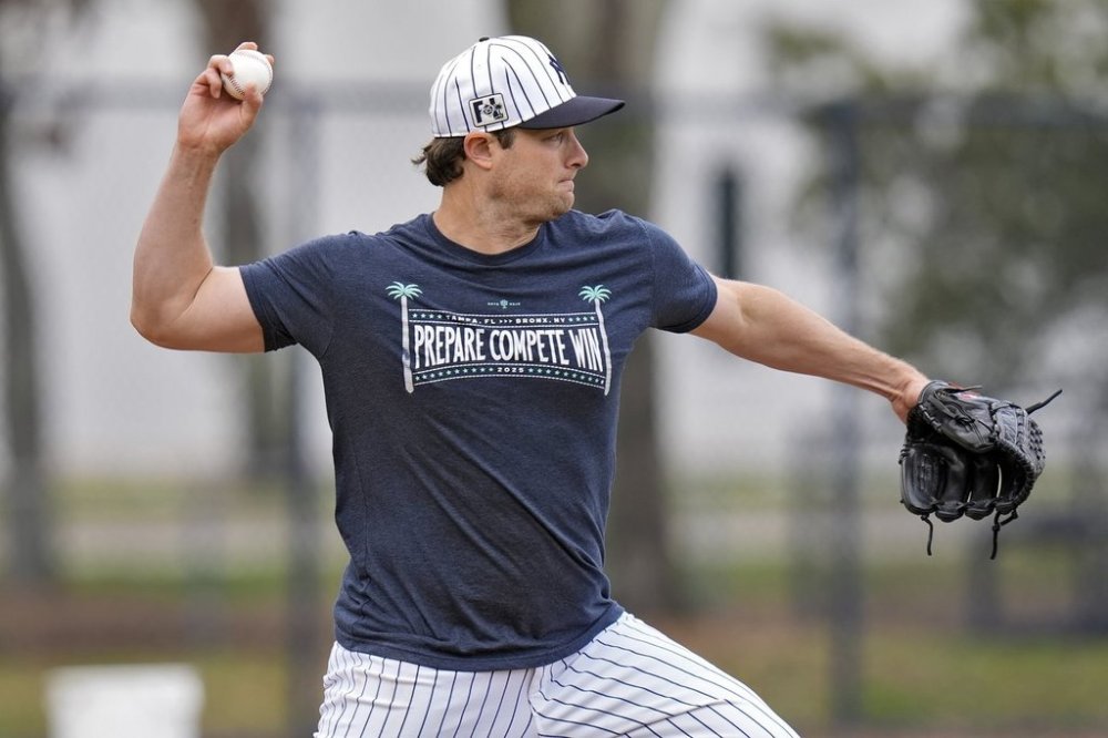 FILE - New York Yankees pitcher Gerrit Cole throws to second base doing pickoff drills during a spring training baseball workout, Feb. 20, 2025, in Tampa, Fla. (AP Photo/Chris O'Meara, File)
