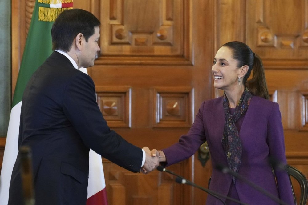 Secretary of State Marco Rubio, left, meets with Mexico's President Claudia Sheinbaum, right, at the Palacio Nacional in Mexico City, Wednesday, September 3, 2025. (AP Photo/Jacquelyn Martin, pool)