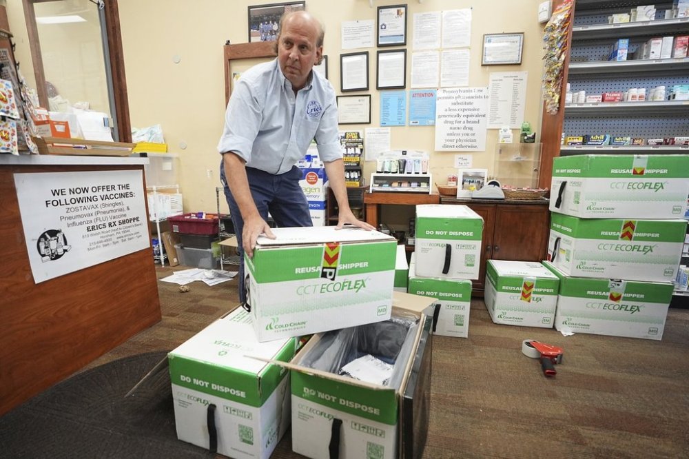 Co-owner Eric Abramowitz at Eric's Rx Shoppe unpacks a shipment of COVID-19 vaccines at the store in Horsham, Pa., Tuesday, Sept. 2, 2025. (AP Photo/Matt Rourke)