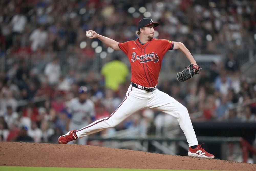 Atlanta Braves pitcher Erick Fedde (22) delivers in the fourth inning of a baseball game against the New York Mets, Friday, Aug. 22, 2025, in Atlanta. (AP Photo/Brynn Anderson)