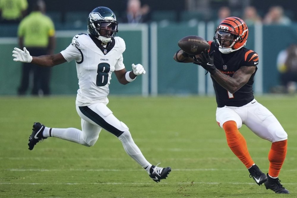 Cincinnati Bengals wide receiver Ja'Marr Chase (1) makes a catch under pressure from Philadelphia Eagles cornerback Adoree' Jackson (8) during the first half of an NFL preseason football game Thursday, Aug. 7, 2025, in Philadelphia. (AP Photo/Chris Szagola)