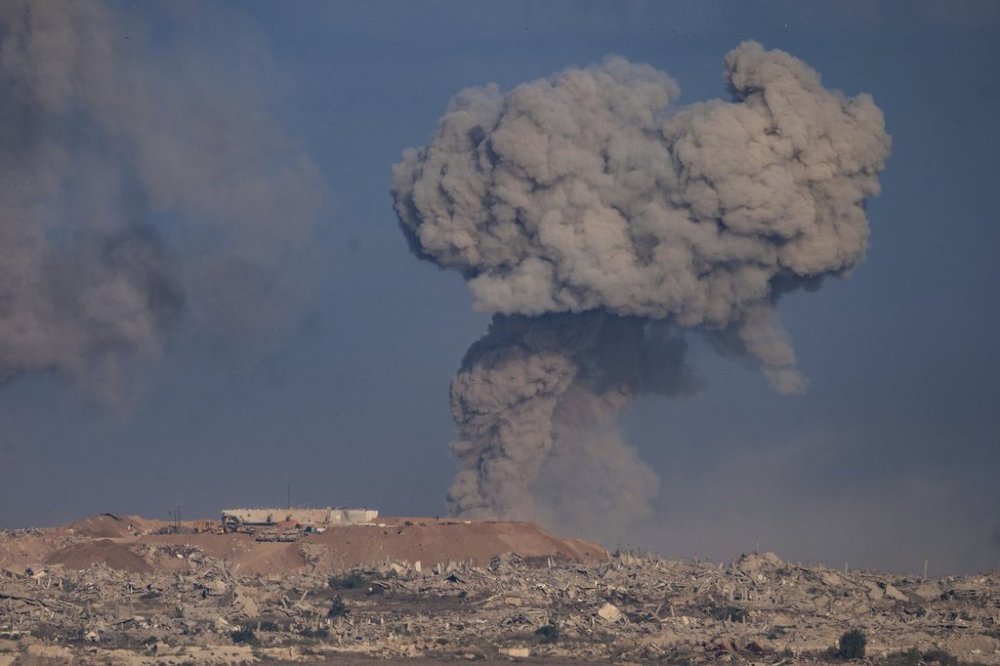 Smoke rises to the sky following an Israeli military strike in the northern Gaza Strip, as seen from southern Israel, Sunday, Aug. 31, 2025. (AP Photo/Maya Levin)