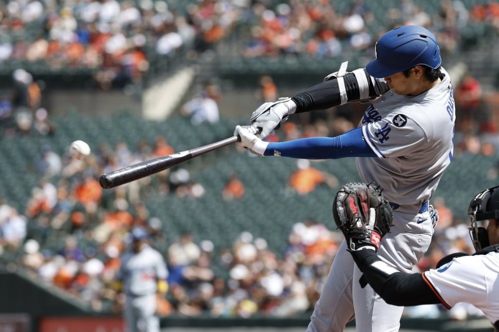 Los Angeles Dodgers' Shohei Ohtani hits a home run off Baltimore Orioles pitcher Tomoyuki Sugano during the first inning of a baseball game, Sunday, Sept. 7, 2025, in Baltimore. (AP Photo/Terrance Williams)