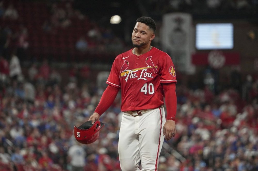 St. Louis Cardinals' Willson Contreras walks off the field after he was hit by a batted ball by Alec Burleson for an out to end the seventh inning of a baseball game against the Chicago Cubs Friday, Aug. 8, 2025, in St. Louis. (AP Photo/Jeff Roberson)