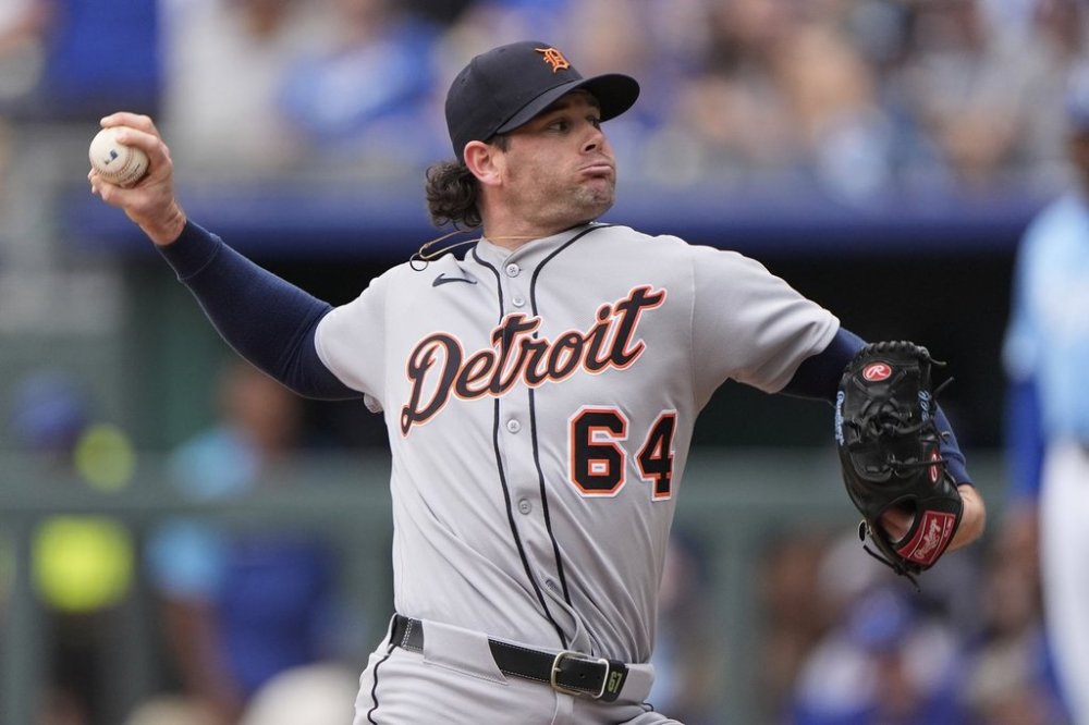 Detroit Tigers relief pitcher Kyle Finnegan throws during the eighth inning of a baseball game against the Kansas City Royals, Sunday, Aug. 31, 2025, in Kansas City, Mo. (AP Photo/Charlie Riedel)