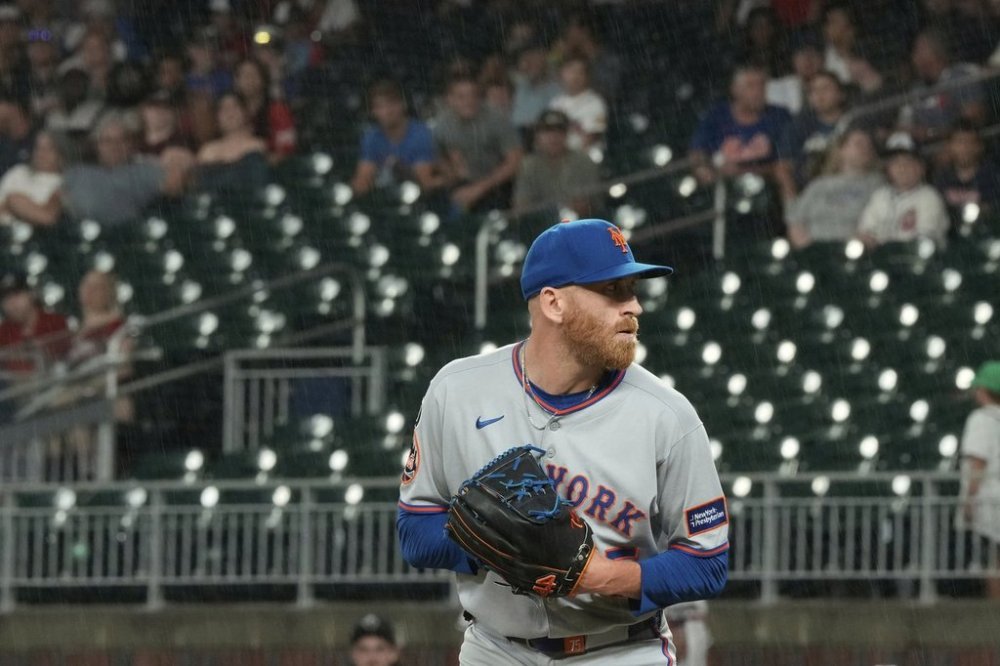 New York Mets pitcher Reed Garrett (75) delivers in the ninth inning of a baseball game against the Atlanta Braves, Friday, Aug. 22, 2025, in Atlanta. (AP Photo/Brynn Anderson)