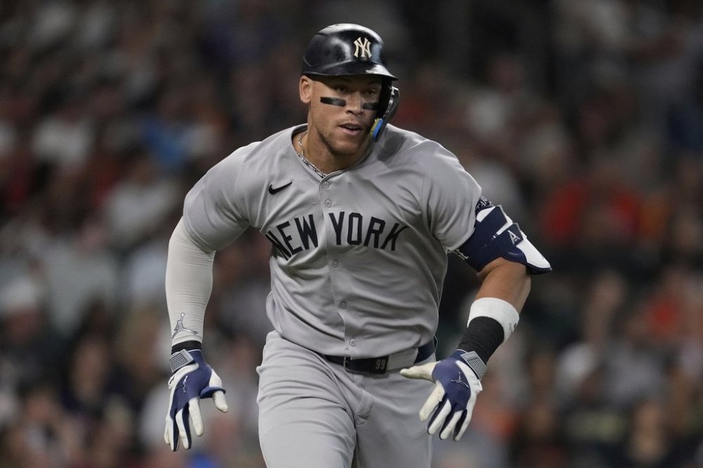 New York Yankees designated hitter Aaron Judge runs on a single during the first inning of a baseball game against the Houston Astros in Houston, Tuesday, Sept. 2, 2025. (AP Photo/Ashley Landis)