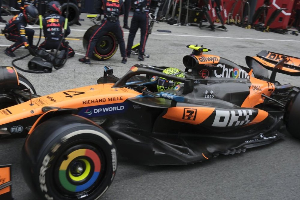 McLaren driver Lando Norris of Britain steers his car after a pit service during the Formula One Dutch Grand Prix race at the Zandvoort racetrack in Zandvoort, Netherlands, Sunday, Aug. 31, 2025. (AP Photo/Patrick Post, Pool)