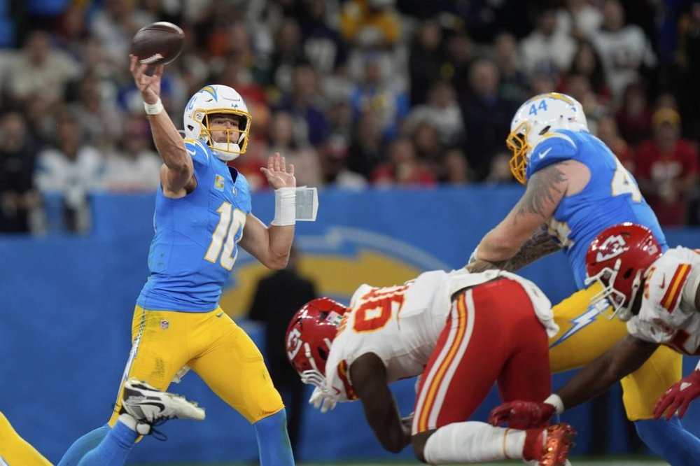 Los Angeles Chargers quarterback Justin Herbert passes against the Kansas City Chiefs during the second half of an NFL football game, Friday, Sept. 5, 2025, in Sao Paulo. (AP Photo/Fernando Llano)