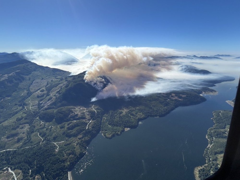The Mount Underwood wildfire is seen in this handout photo, southwest of Port Alberni, B.C., on Tuesday, Aug. 12, 2025. THE CANADIAN PRESS/Handout — BC Wildfire Service (Mandatory Credit)