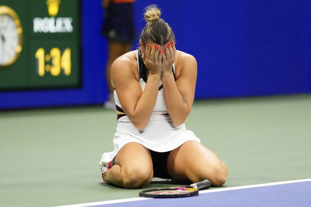 Aryna Sabalenka, of Belarus, reacts after defeating Amanda Anisimova, of the United States, during the women's finals of the U.S. Open tennis championships, Saturday, Sept. 6, 2025, in New York. (AP Photo/Yuki Iwamura)