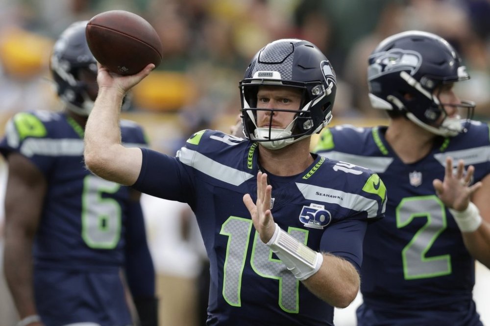 Seattle Seahawks' Sam Darnold warms up before a preseason NFL football game against the Green Bay Packers Saturday, Aug. 23, 2025, in Green Bay, Wis. (AP Photo/Matt Ludtke)