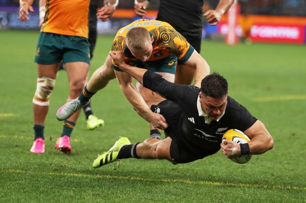 New Zealand's Quinn Tupaea dives over the line to score a try in the tackle of Australia's Australia's Max Jorgensen during the Bledisloe Cup rugby test between the All Blacks and the Wallabies in Perth, Australia, Saturday, Oct 4, 2025. (AP Photo/Gary Day)