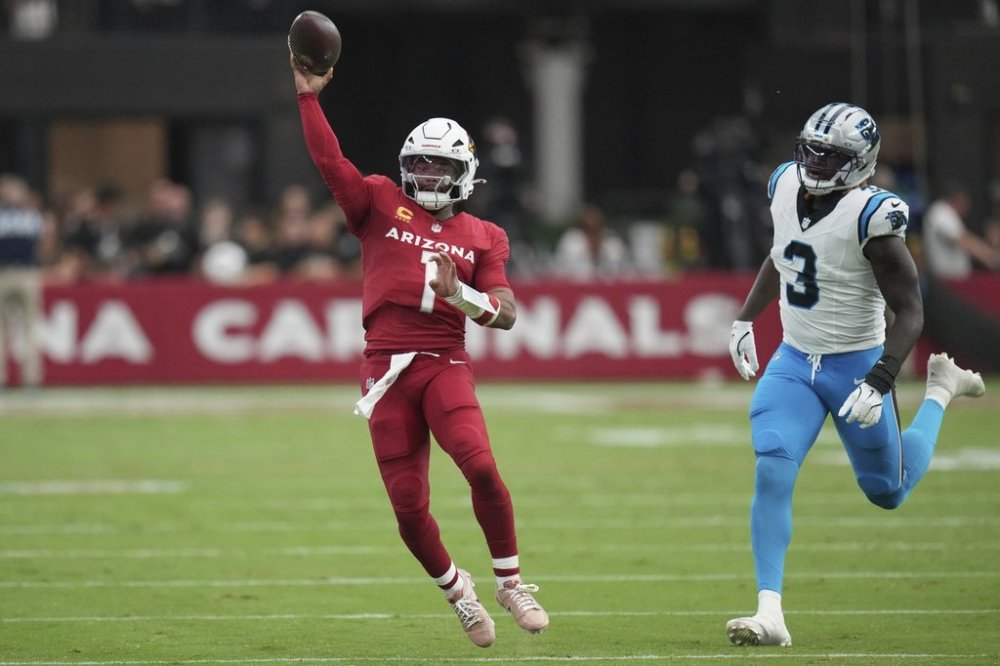 Arizona Cardinals quarterback Kyler Murray (1) throws against the Carolina Panthers during the first half of an NFL football game, Sunday, Sept. 14, 2025, in Glendale, Ariz. (AP Photo/Rick Scuteri)