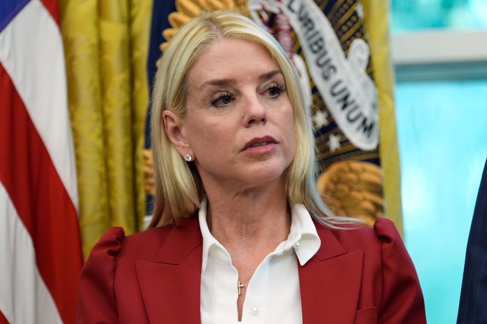 Attorney General Pam Bondi listens as President Donald Trump signs a presidential memorandum on the death penalty in the District of Columbia in the Oval Office at the White House, Thursday, Sept. 25, 2025, in Washington. (AP Photo/Alex Brandon)