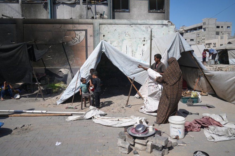 A family sets up a tent near a UN school used as a shelter for displaced Palestinians in Khan Younis, Tuesday, Sept 30, 2025. (AP Photo/Jehad Alshrafi)