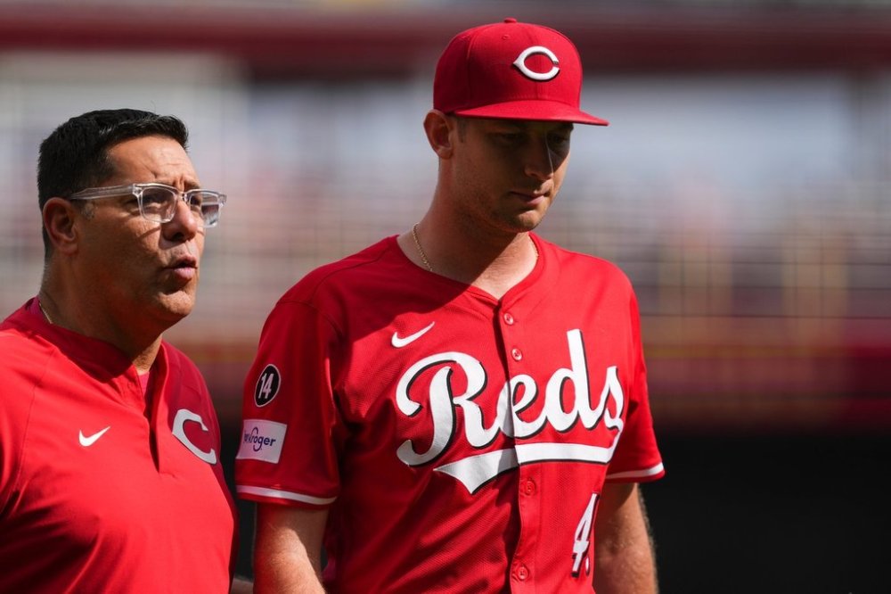 Cincinnati Reds pitcher Nick Lodolo, center, walks to the dugout during the seventh inning of a baseball game against the Pittsburgh Pirates, Thursday, Sept. 25, 2025, in Cincinnati. (AP Photo/Jeff Dean)