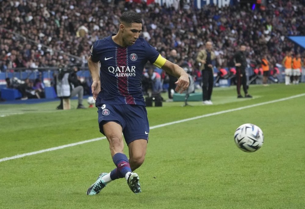 PSG's Achraf Hakimi plays the ball during the French League One soccer match between Paris Saint-Germain and Lens at the Parc des Princes stadium in Paris, Sunday, Sept. 14, 2025. (AP Photo/Michel Euler)