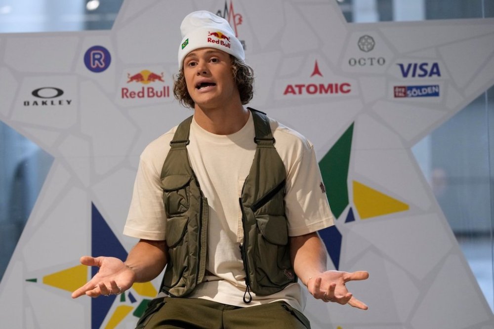 Brazilian skiing national Lucas Pinheiro Braathen, who will compete in the next Milano-Cortina 2026 winter Olympics, gestures during a press conference, in Milan, Italy, Friday, Sept. 26, 2025. (AP Photo/Luca Bruno)