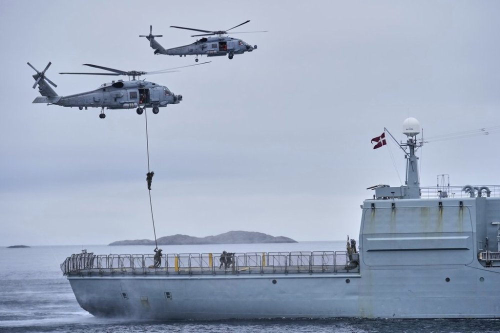 Danish military forces participate in a military exercise with hundreds of troops from several European NATO members in the Arctic Ocean in Nuuk, Greenland, Monday, Sept. 15, 2025. (AP Photo/Ebrahim Noroozi)