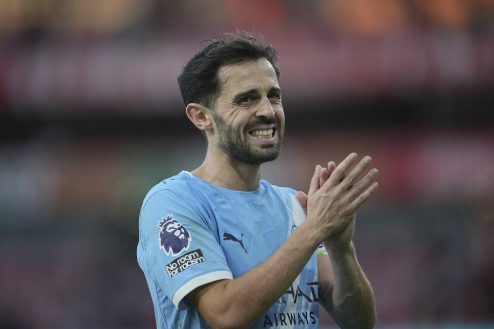 Manchester City's Bernardo Silva walks off the ptich after the Premier League soccer match between Arsenal and Manchester City in London, Sunday, Sept. 21, 2025. (AP Photo/Kin Cheung)