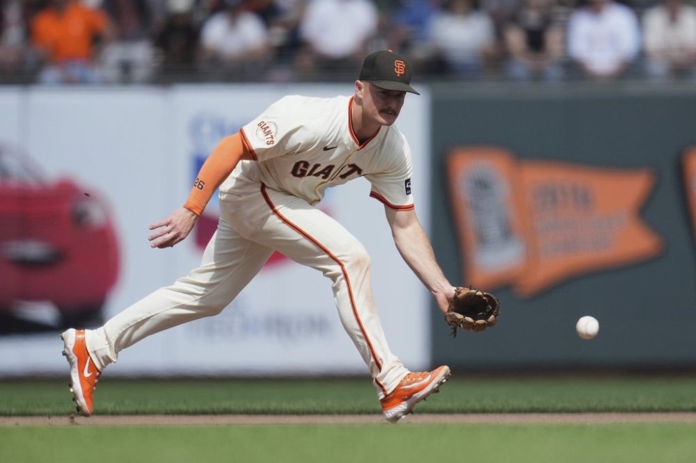 San Francisco Giants third baseman Matt Chapman fields a ground out hit by Arizona Diamondbacks' Blaze Alexander during the seventh inning of a baseball game in San Francisco, Wednesday, Sept. 10, 2025. (AP Photo/Jeff Chiu)