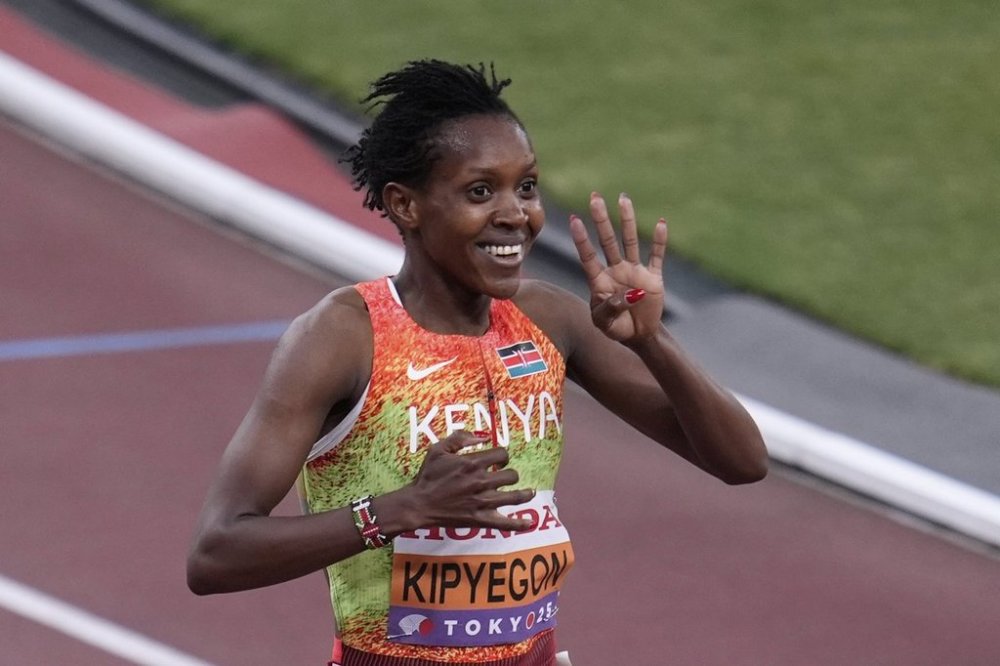 Kenya's Faith Kipyegon celebrates after winning the women's 1,500 meters final at the World Athletics Championships in Tokyo, Tuesday, Sept. 16, 2025. (AP Photo/Abbie Parr)
