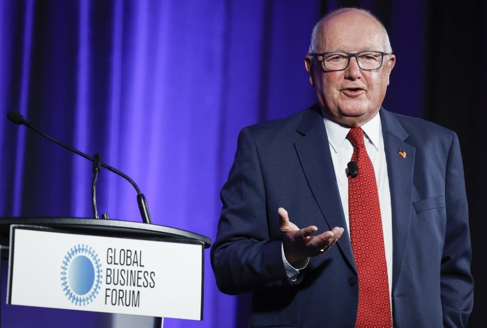 U.S. Ambassador to Canada Pete Hoekstra addresses the Global Business Forum in Banff, Alta., Thursday, Sept. 25, 2025. THE CANADIAN PRESS/Jeff McIntosh
