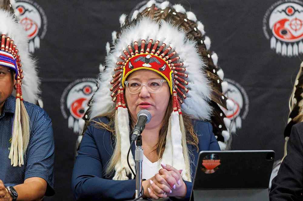 MIKE DEAL / FREE PRESS
National Chief Cindy Woodhouse Nepinak, alongside regional chiefs and other leadership, holds a press conference in advance of the Annual General Assembly at the RBC Convention Centre Monday morning.