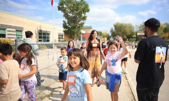 Students at Riverbend Community School take part in the Terry Fox Foundation Walk Friday.  (Ruth Bonneville / Free Press)