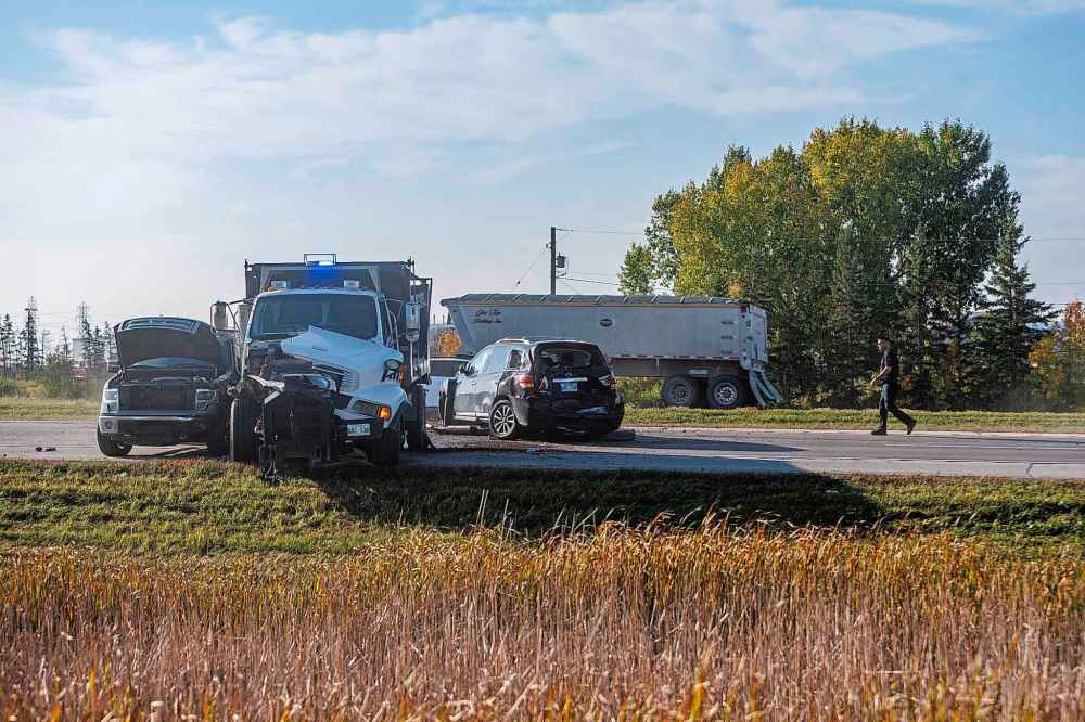 The driver of a dump truck has been charged after a multi-vehicle crash on the north Perimeter Highway on Monday. (Mike Deal / Free Press files)