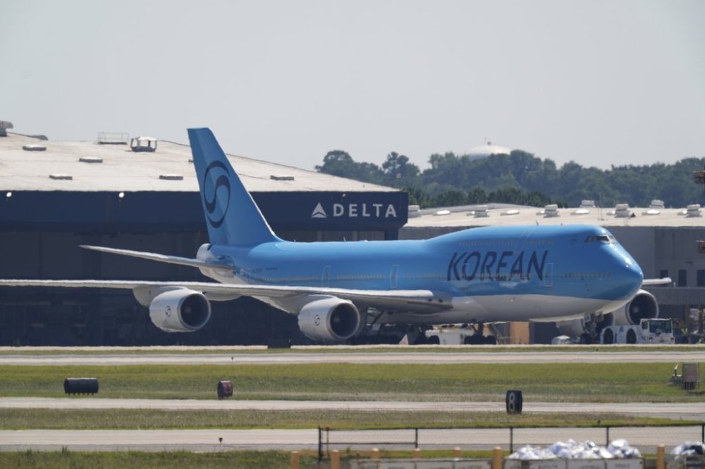 A Korean Air charter plane taxis at Hartsfield-Jackson International Airport in Atlanta, Wednesday, Sept. 10, 2025, in Atlanta. (AP Photo/Mike Stewart)