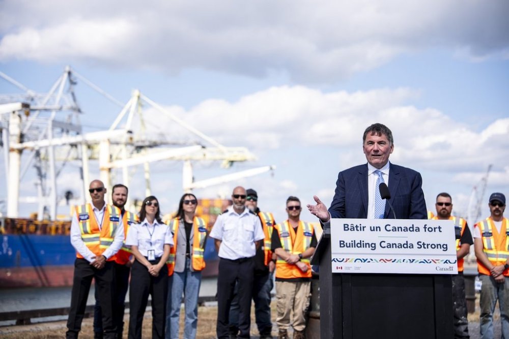 Dominic LeBlanc, Minister responsible for Canada-U.S.Trade and Intergovernmental Affairs makes an announcement at the Port of Montreal on Thursday, September 11, 2025. THE CANADIAN PRESS/Christopher Katsarov