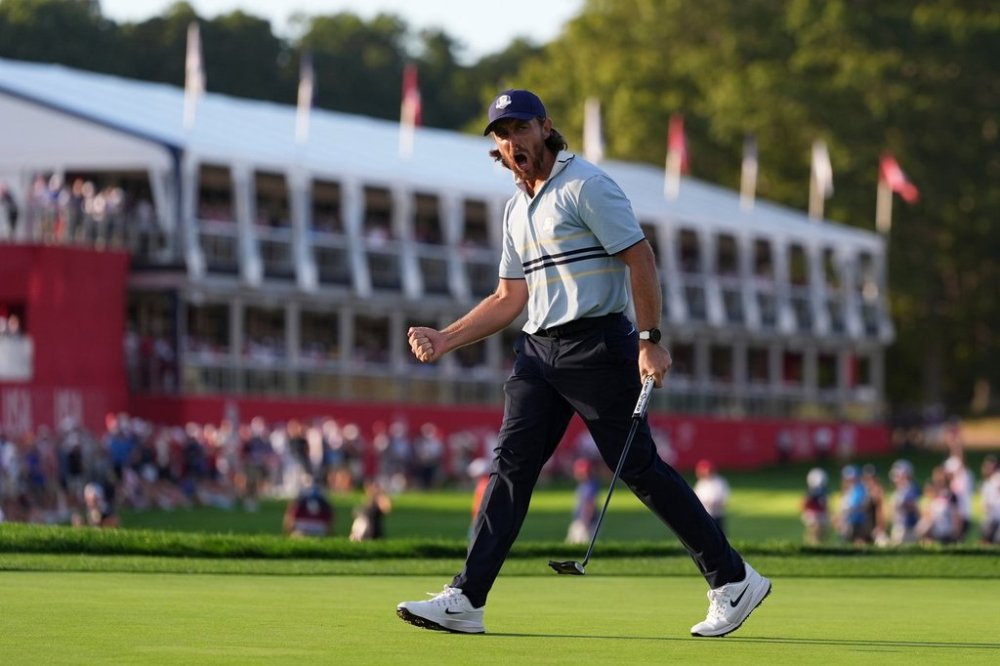Europe's Tommy Fleetwood celebrates after a birdie on the 16th hole at Bethpage Black golf course during the Ryder Cup golf tournament, Friday, Sept. 26, 2025, in Farmingdale, N.Y. (AP Photo/Lindsey Wasson)