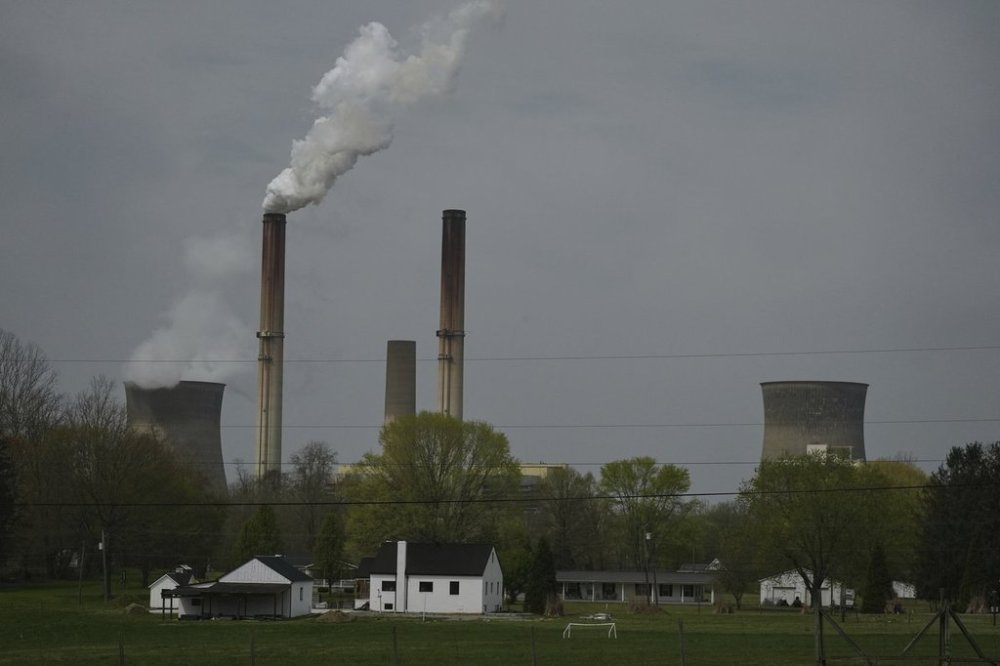 FILE - A home sits near the Gen. James Gavin Power Plant, a coal-fired power plant, April 14, 2025, in Point Pleasant, W.Va. (AP Photo/Joshua A. Bickel, File)
