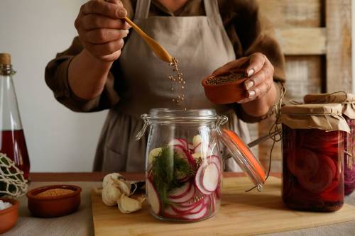 Pexels
                                Canning: a reliable preservation method.
