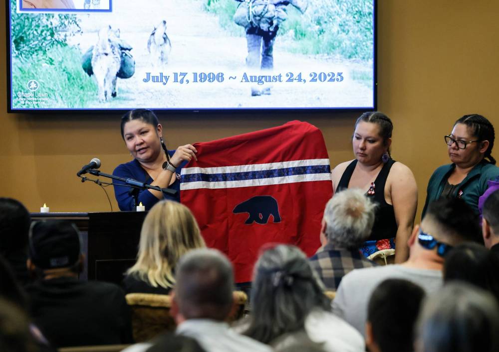 JOHN WOODS / FREE PRESS
Marnie Sutherland, left, and Layla Mack present a ribbon skirt to Steffen Skjottelvik’s sister Henriette.
