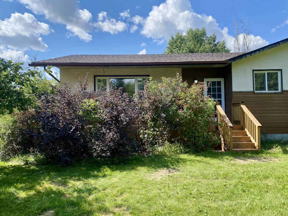 Marc LaBossiere photos / Free Press
Until these shrubs get cut back further, you won’t see the porch upgrade for the bushes.
