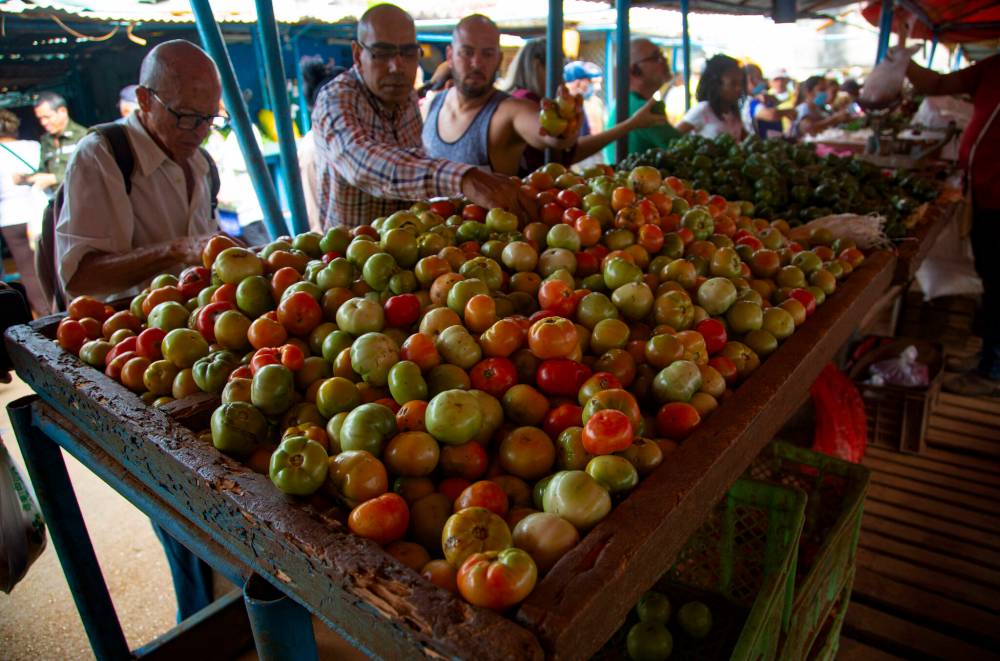 Ismael Francisco / The Associated Press FILES
A tight Cuban economy — and U.S. President Donald Trump’s popularity — won’t be helped by a new tax on money sent to Cubans from relatives in the United States.
