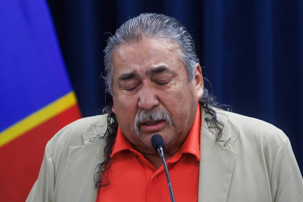 MIKE DEAL / FREE PRESS
Larry Barker, chief of Hollow Water First Nation, is overcome by emotion during an RCMP news conference.