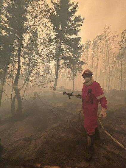 Fire crews in Flin Flon on June 5. (Province of Manitoba)