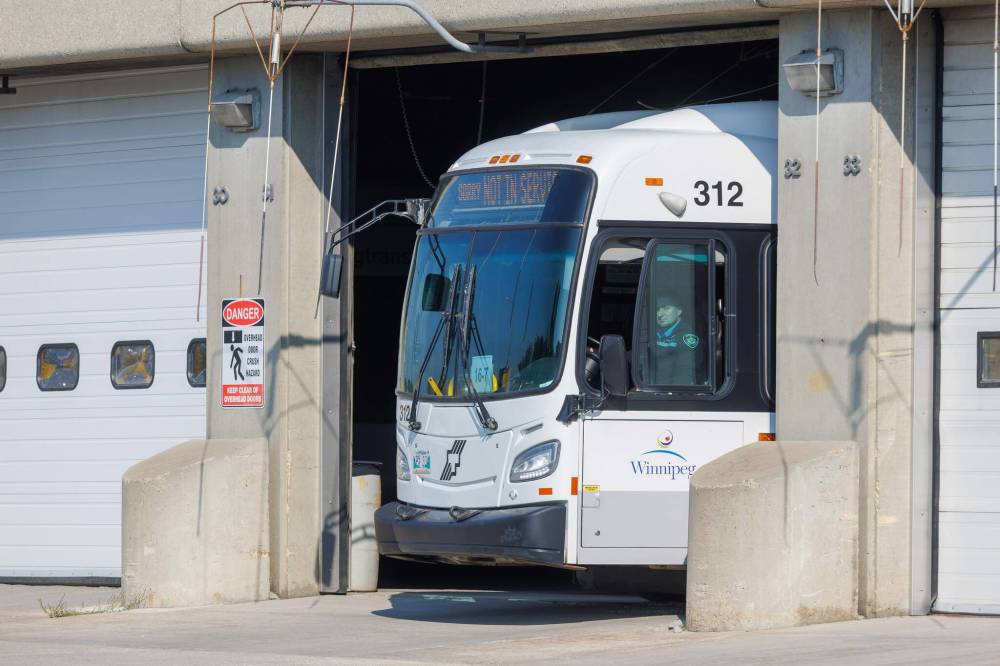 MIKE DEAL / FREE PRESS
Winnipeg Transit bus leaves the Osborne Street Garage.