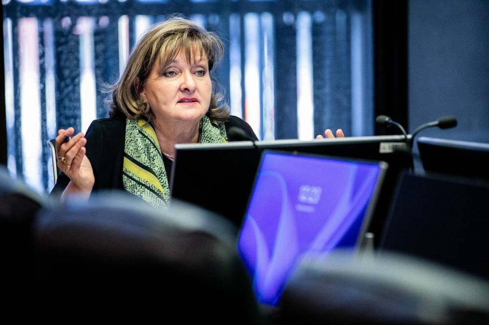 MIKAELA MACKENZIE / FREE PRESS FILES
Coun. Janice Lukes, chairwoman of public works, thinks extending service hours on existing Winnipeg Transit routes will be a priority over adding new ones.