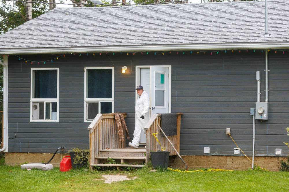 MIKE DEAL / FREE PRESS
RCMP continue investigating at one of the homes where the stabbing occurred on Hollow Water First Nation.