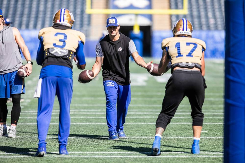 MIKAELA MACKENZIE / FREE PRESS
Injured Zach Collaros (centre) tosses balls to backup quarterbacks Terry Wilson (left) and Chris Streveler (right) at practice Tuesday.