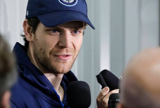 Winnipeg Jets captain Adam Lowry (John Woods / The Canadian Press files)