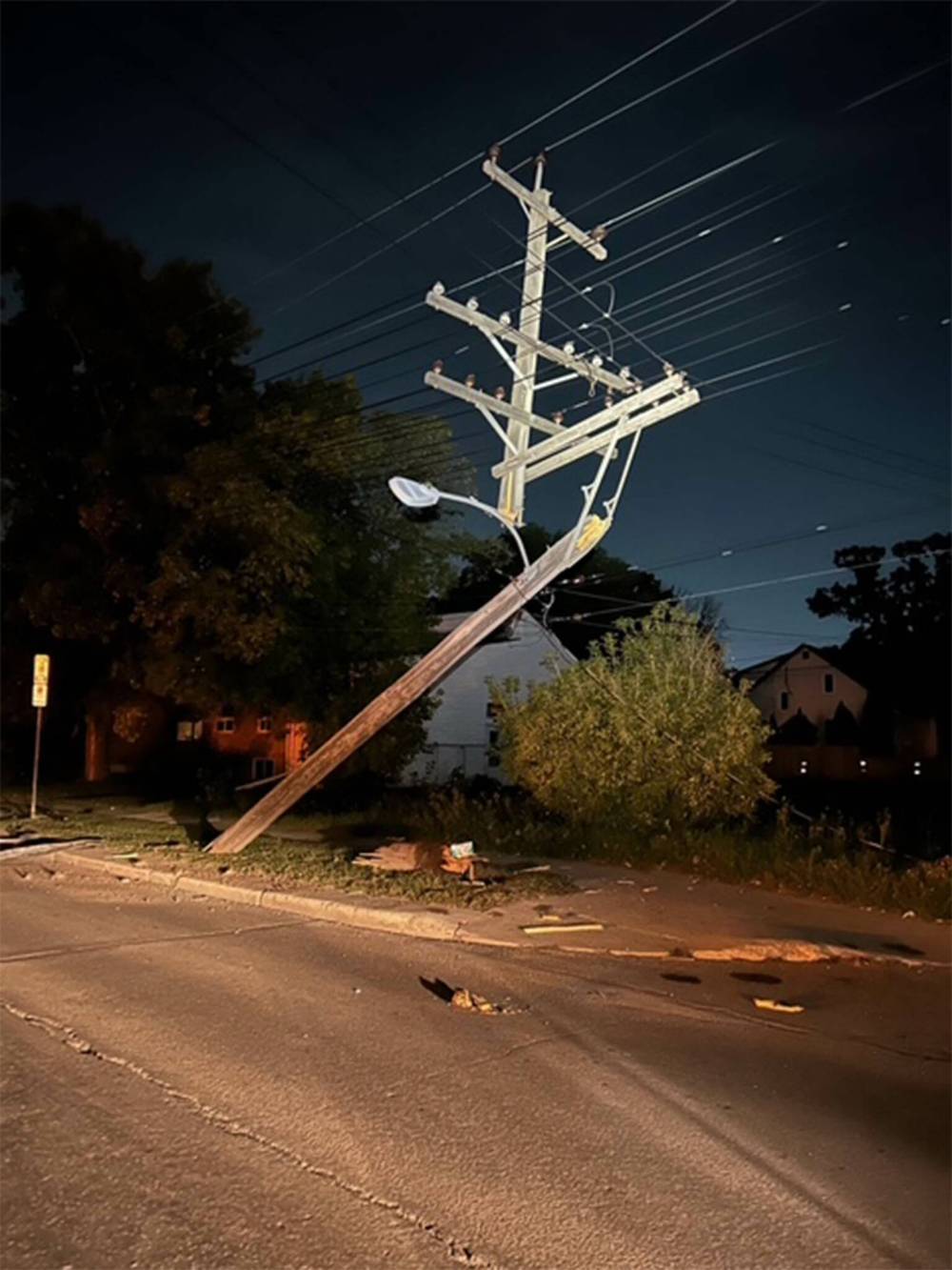 MANITOBA HYDRO
A Manitoba Hydro pole that was struck by a truck on St.Anne’s Road at approximately 11:30 p.m. Wednesday, left about 1,900 customers without power for about 15 hours.