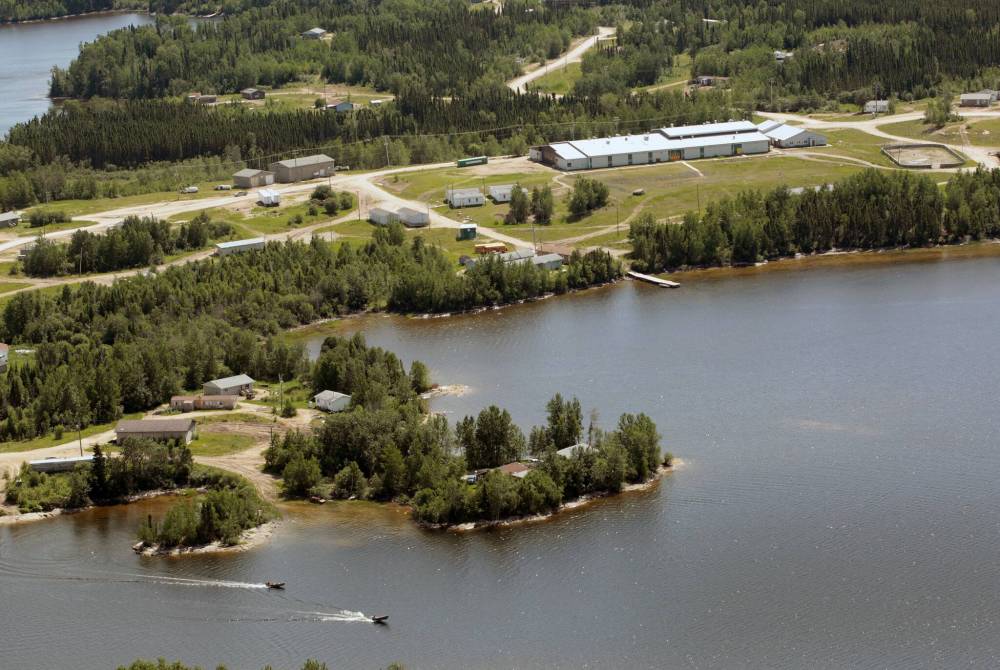 JOE BRYKSA / FREE PRESS FILES
An aerial view of St. Theresa Point First Nation, about 500 kilometres north of Winnipeg.